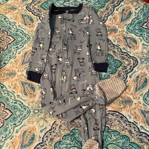 Bundle of 2 Footie pajamas